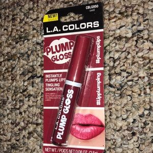 Plump lip gloss